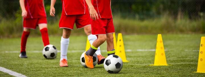Football content designed to guide young players during a training session